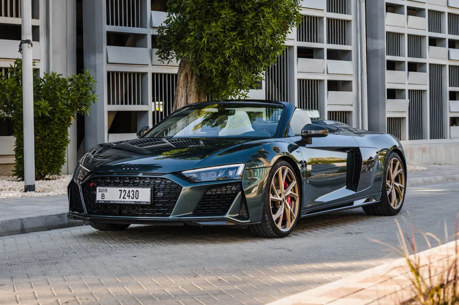 Miete Audi R8 V10 spider performance Grün 2022 in der Dubai