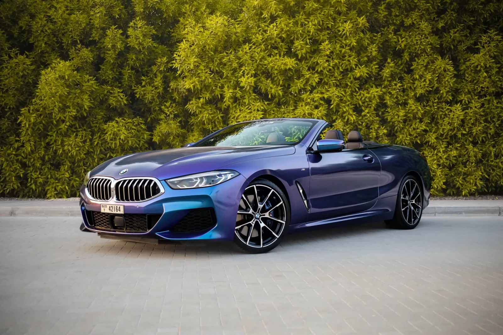 Alquiler BMW 8-Series 840i Cabrio Azul 2021 en Dubái