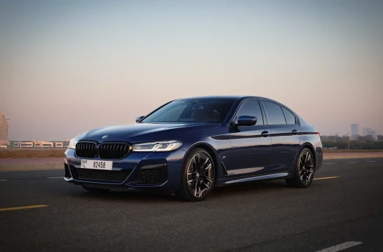 BMW 5-Series 530i M Package Bleu 2022