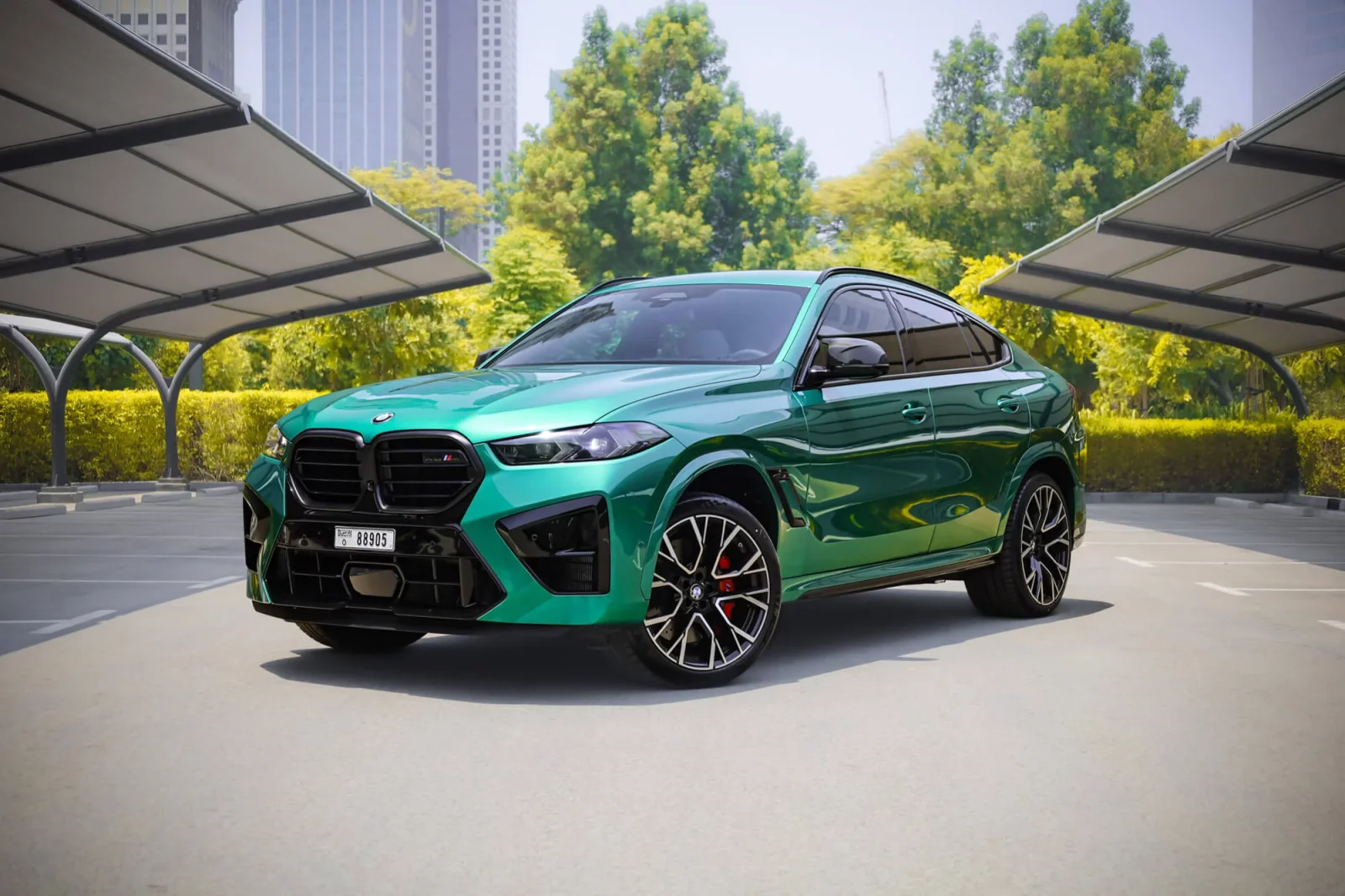 Kiralık BMW X6M Competition Yeşil 2024 içinde Dubai