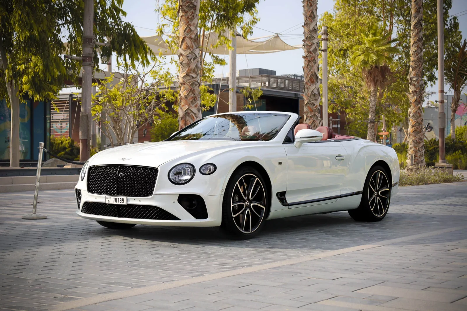 Alquiler Bentley Continental GTC W12 Blanco 2019 en Dubái