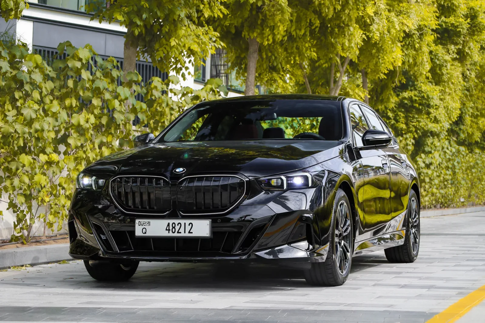 Miete BMW 5-Series 520i M Sport Pro Schwarz 2023 in der Dubai