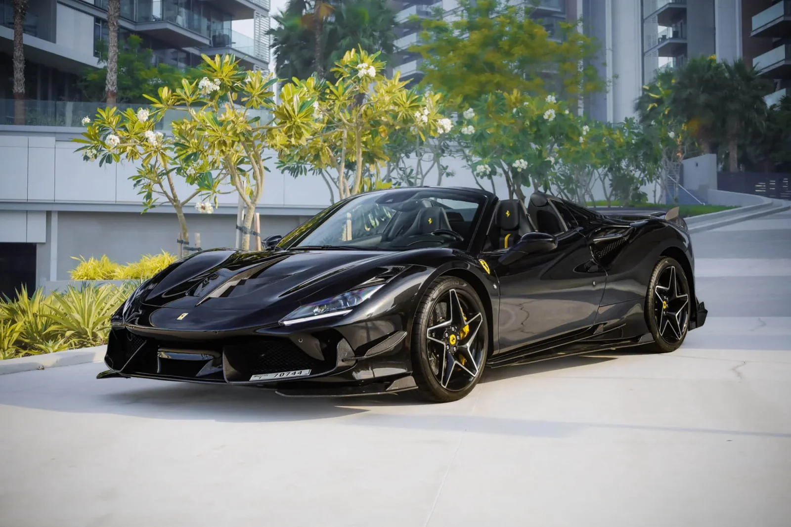 Loyer Ferrari F8 Spider  Noir 2022 en Dubai