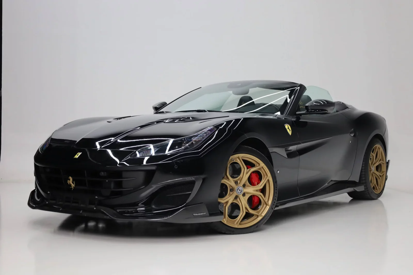 Kiralık Ferrari Portofino Mansory Siyah 2022 içinde Dubai