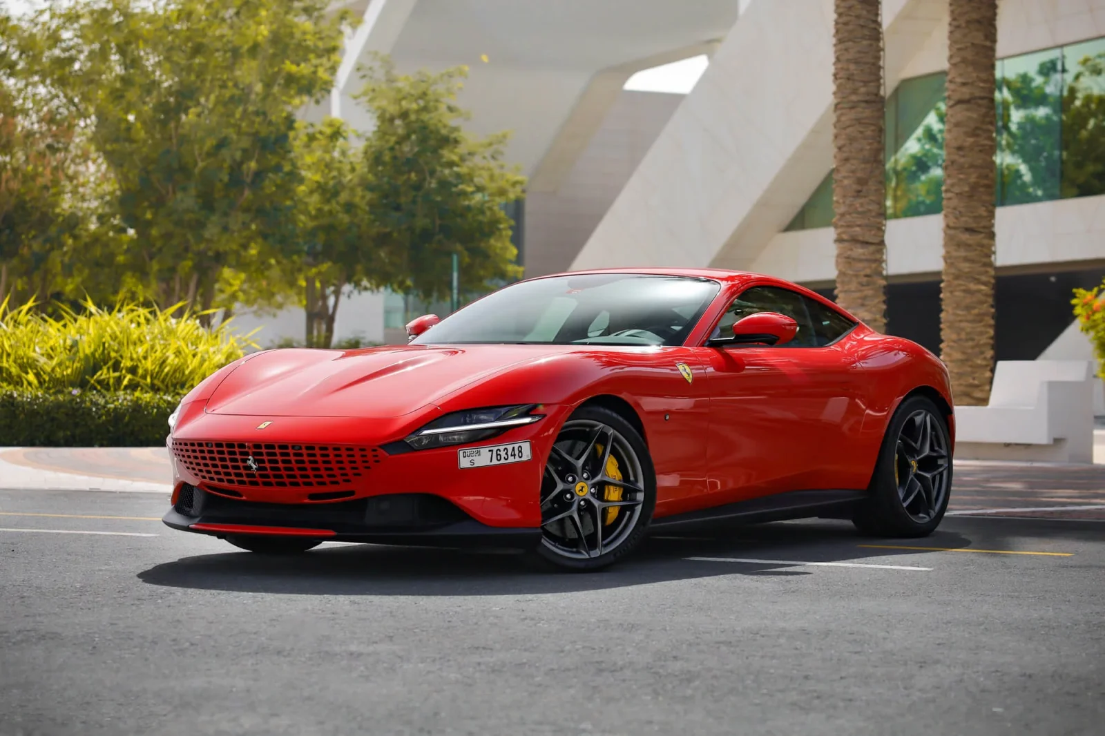 Kiralık Ferrari Roma  Kırmızı 2021 içinde Dubai