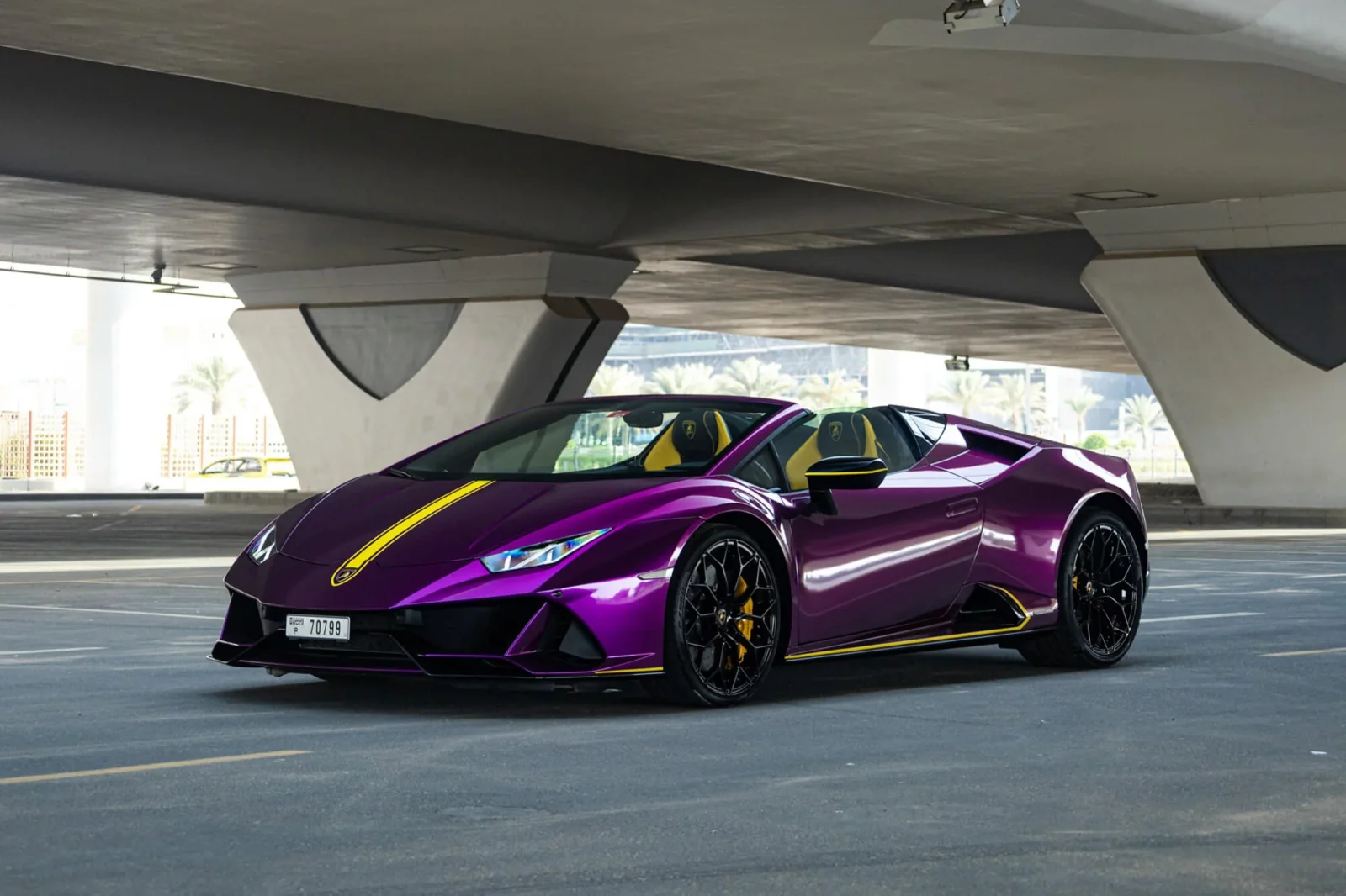 Alquiler Lamborghini Huracan Evo Spyder Violeta 2021 en Dubái