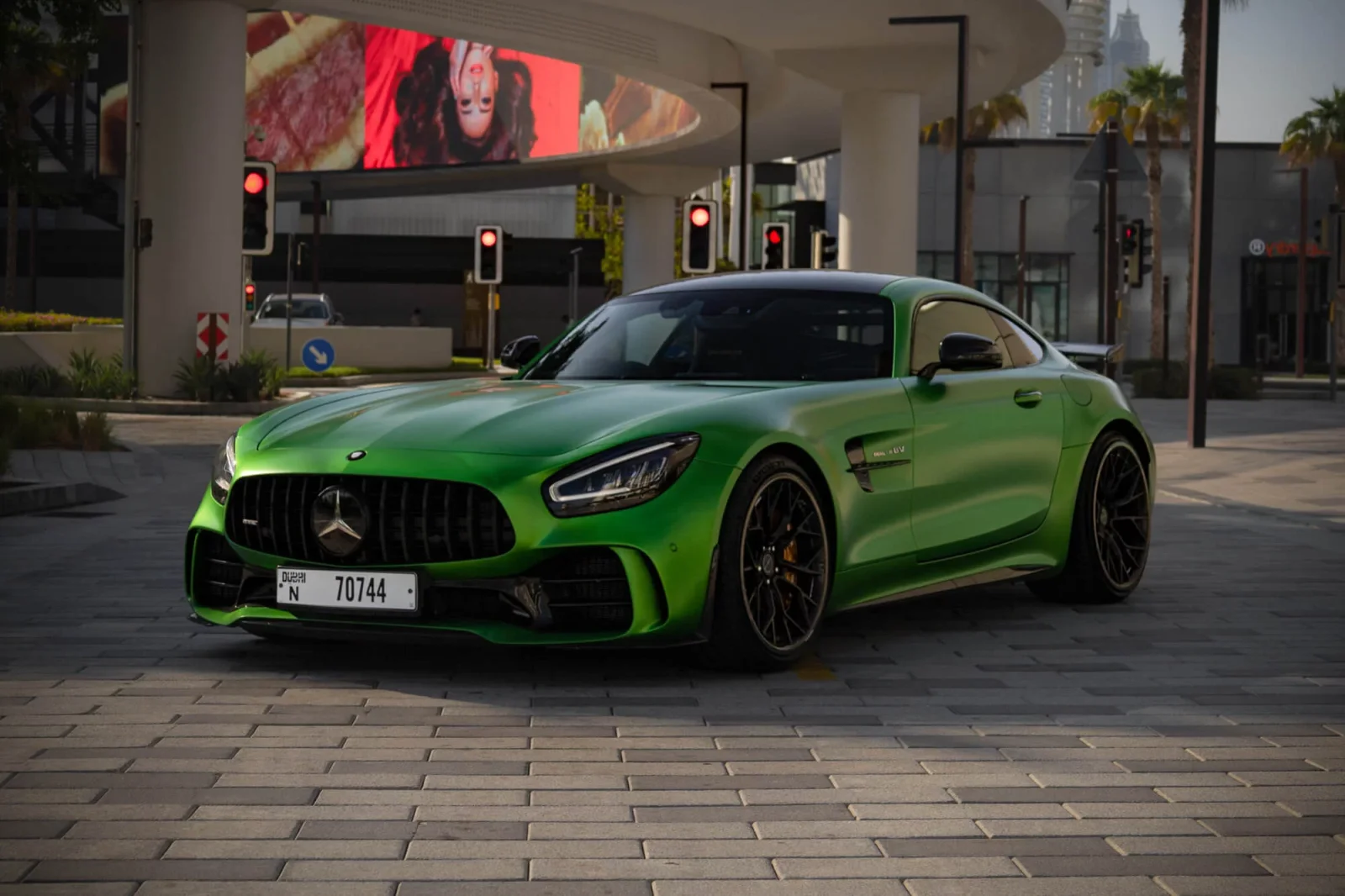 Kiralık Mercedes-Benz AMG GT R Yeşil 2019 içinde Dubai