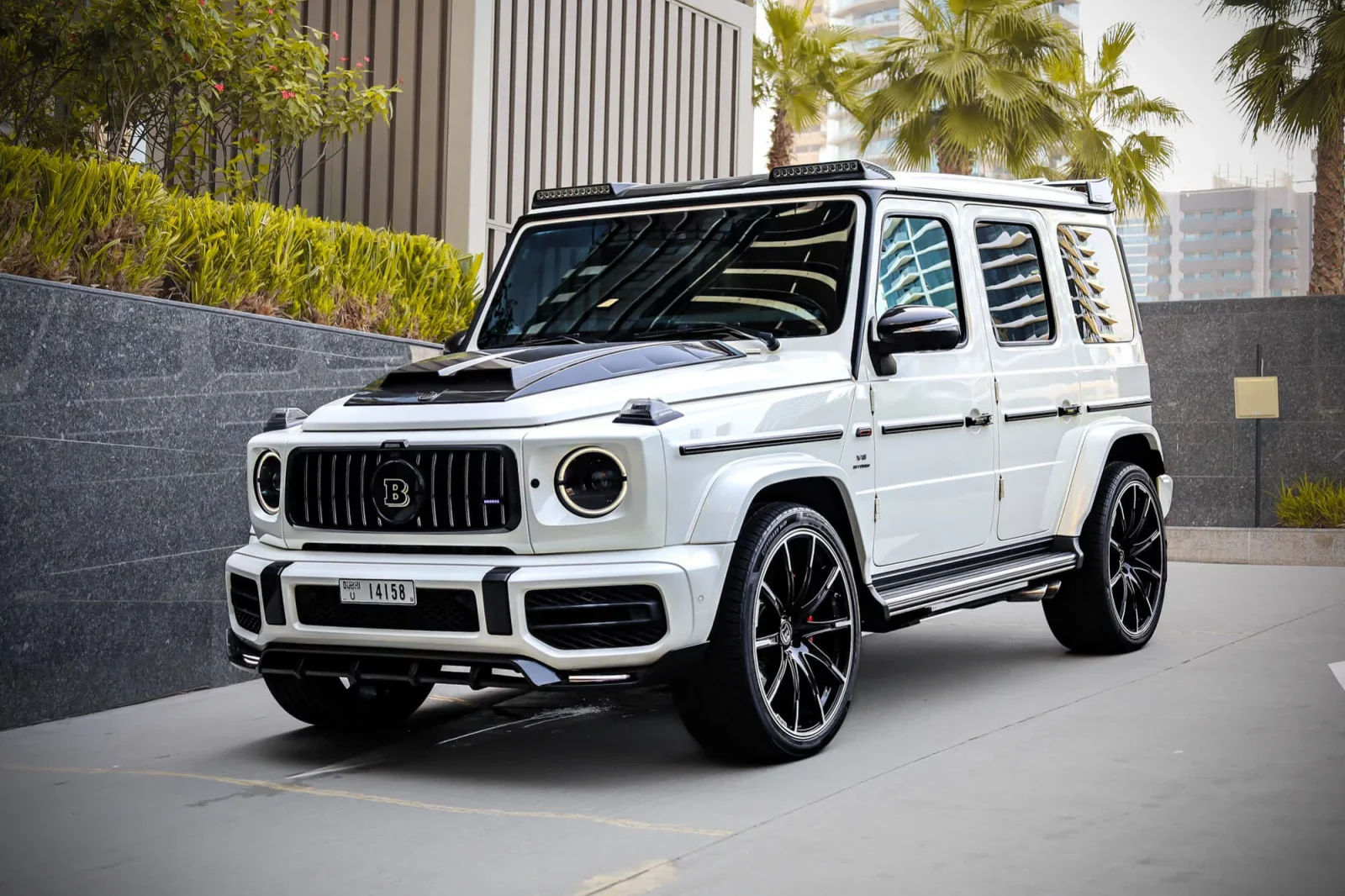 Kiralık Mercedes-Benz G-Class G63 Brabus 700 Beyaz 2021 içinde Dubai