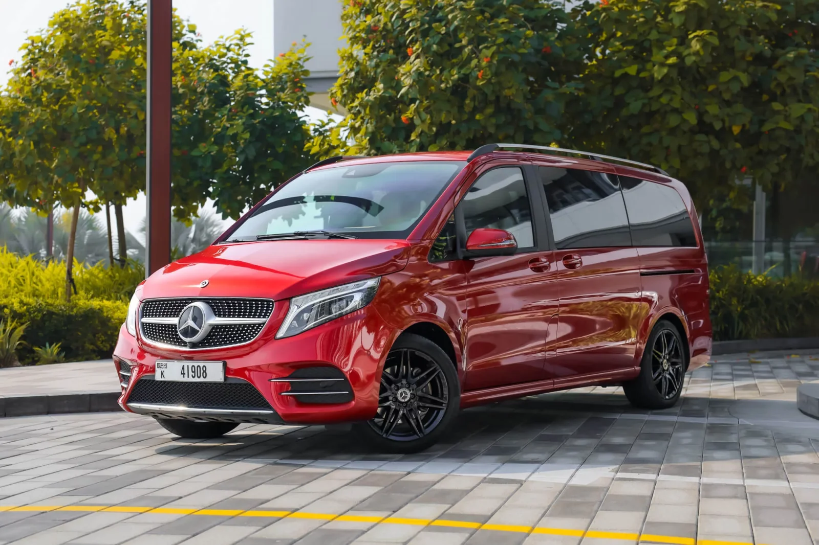 Loyer Mercedes-Benz V-Class V250 Executive Rouge 2020 en Dubai