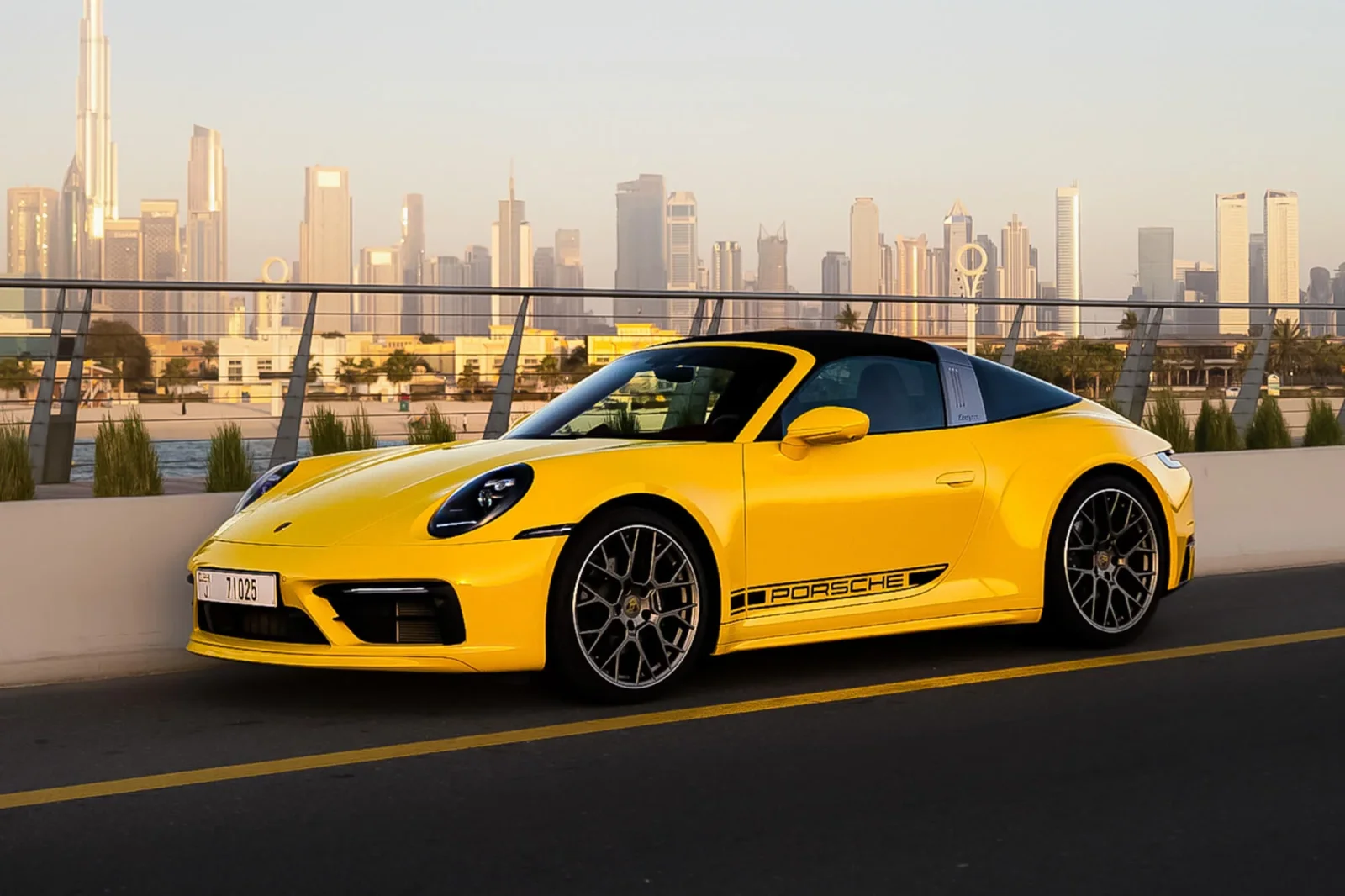 Loyer Porsche 911 Targa 4 Jaune 2022 en Dubai