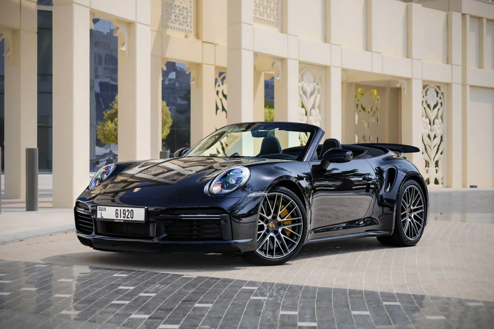 Miete Porsche 911 Turbo S Schwarz 2023 in der Dubai