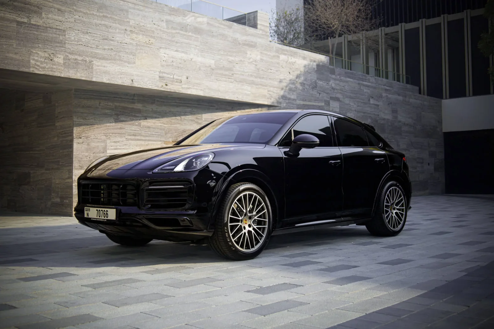 Kiralık Porsche Cayenne S Siyah 2022 içinde Dubai