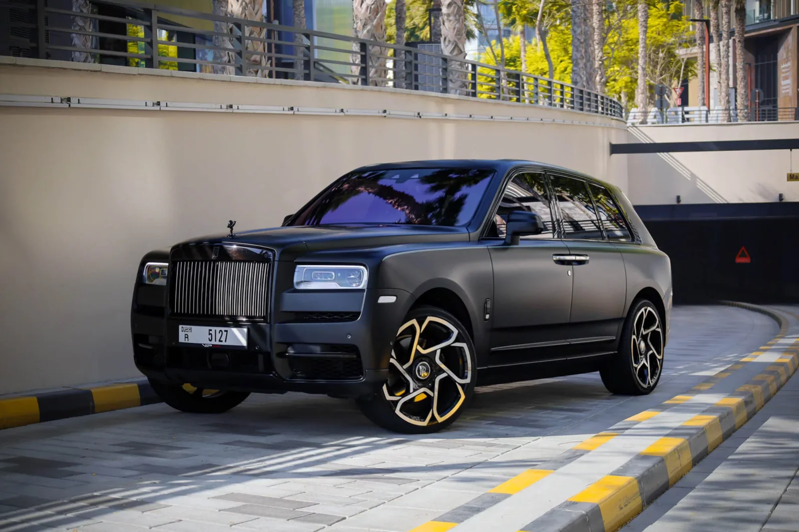 Miete Rolls-Royce Cullinan  Schwarz 2022 in der Dubai