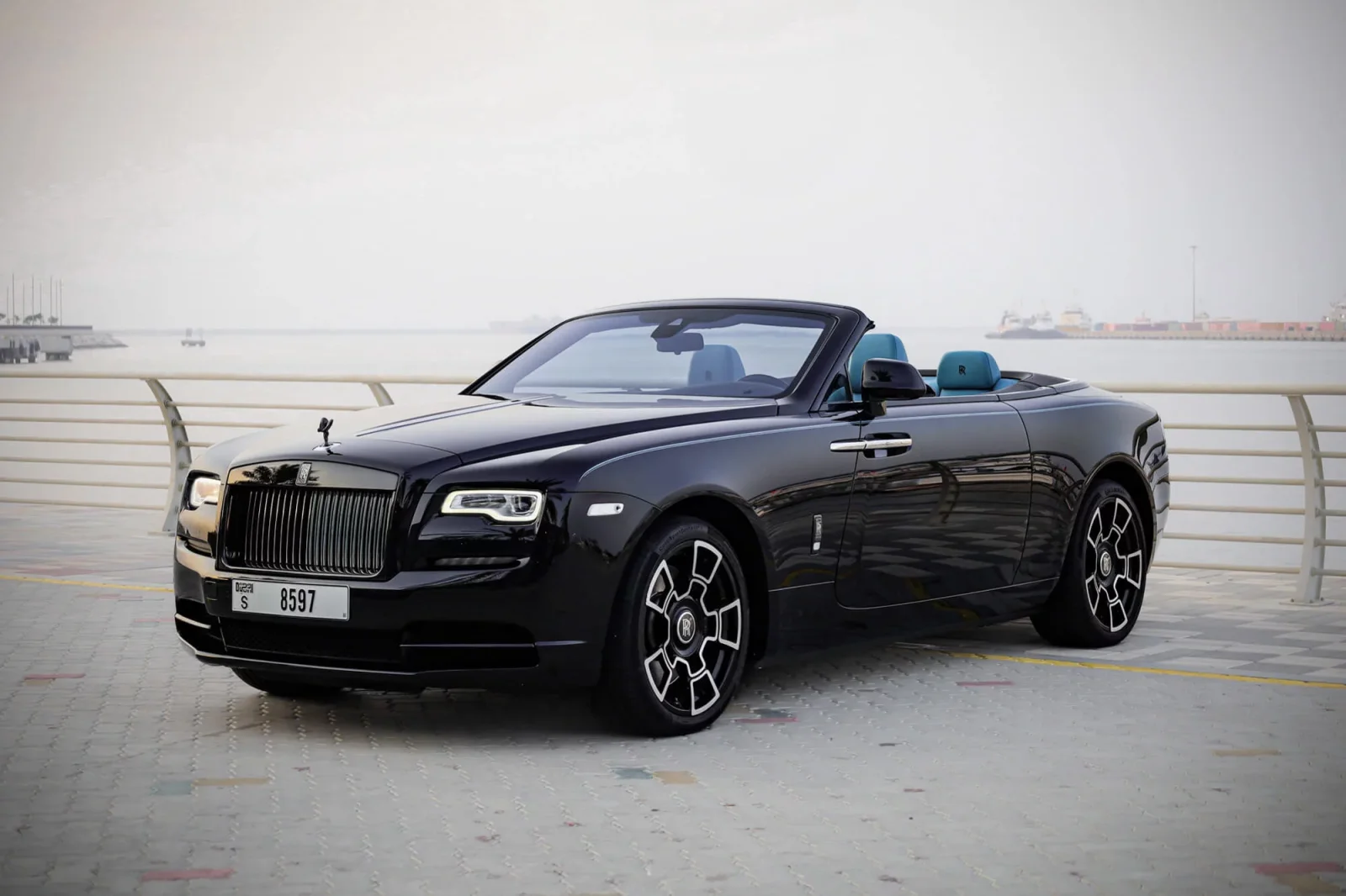 Alquiler Rolls-Royce Dawn Cabrio Black Badge Negro 2018 en Dubái