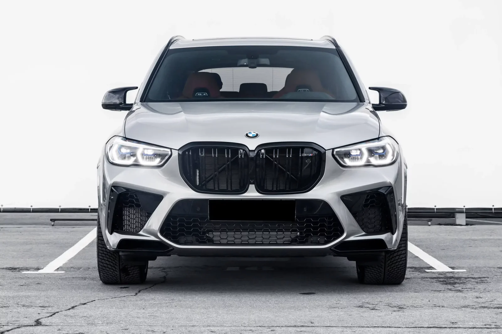 Miete BMW X5 M Silber 2022 in der Dubai