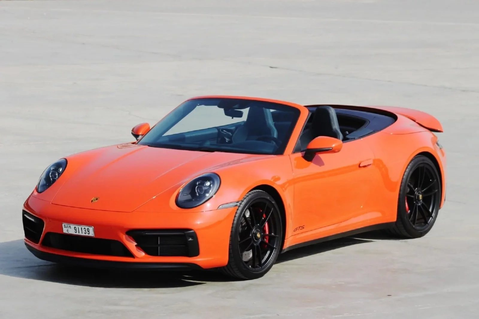 Loyer Porsche 911 Spyder 4GTS Orange 2023 en Dubai