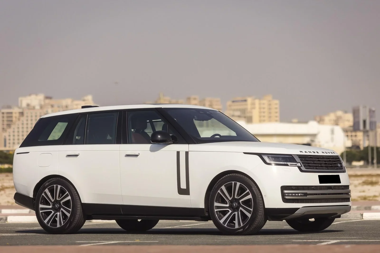 Huren Land Rover Range Rover Vogue  Wit 2023 in Dubai - 3 