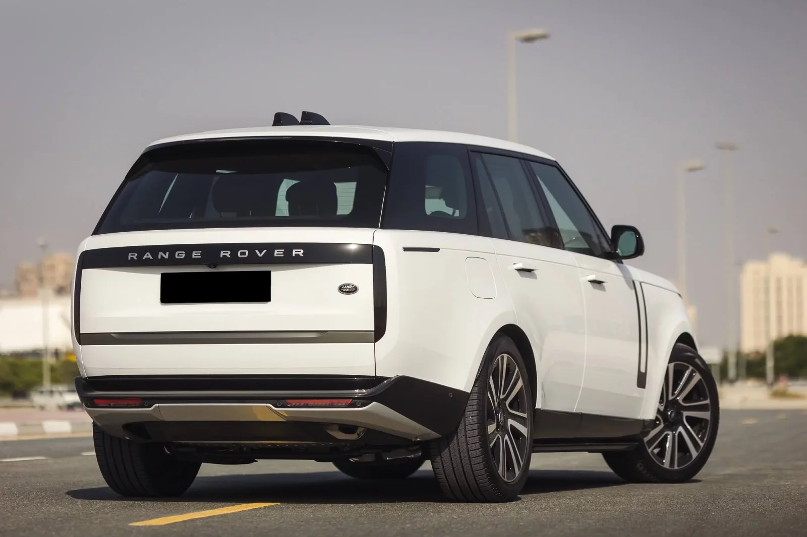 Huren Land Rover Range Rover Vogue  Wit 2023 in Dubai - 4 