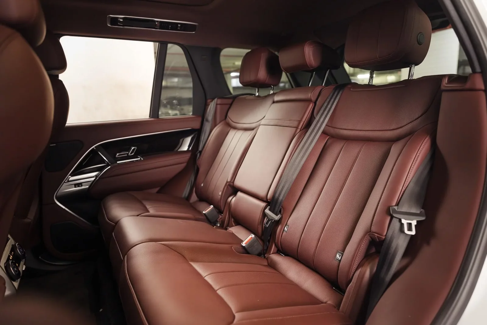 Huren Land Rover Range Rover Vogue  Wit 2023 in Dubai - 6 