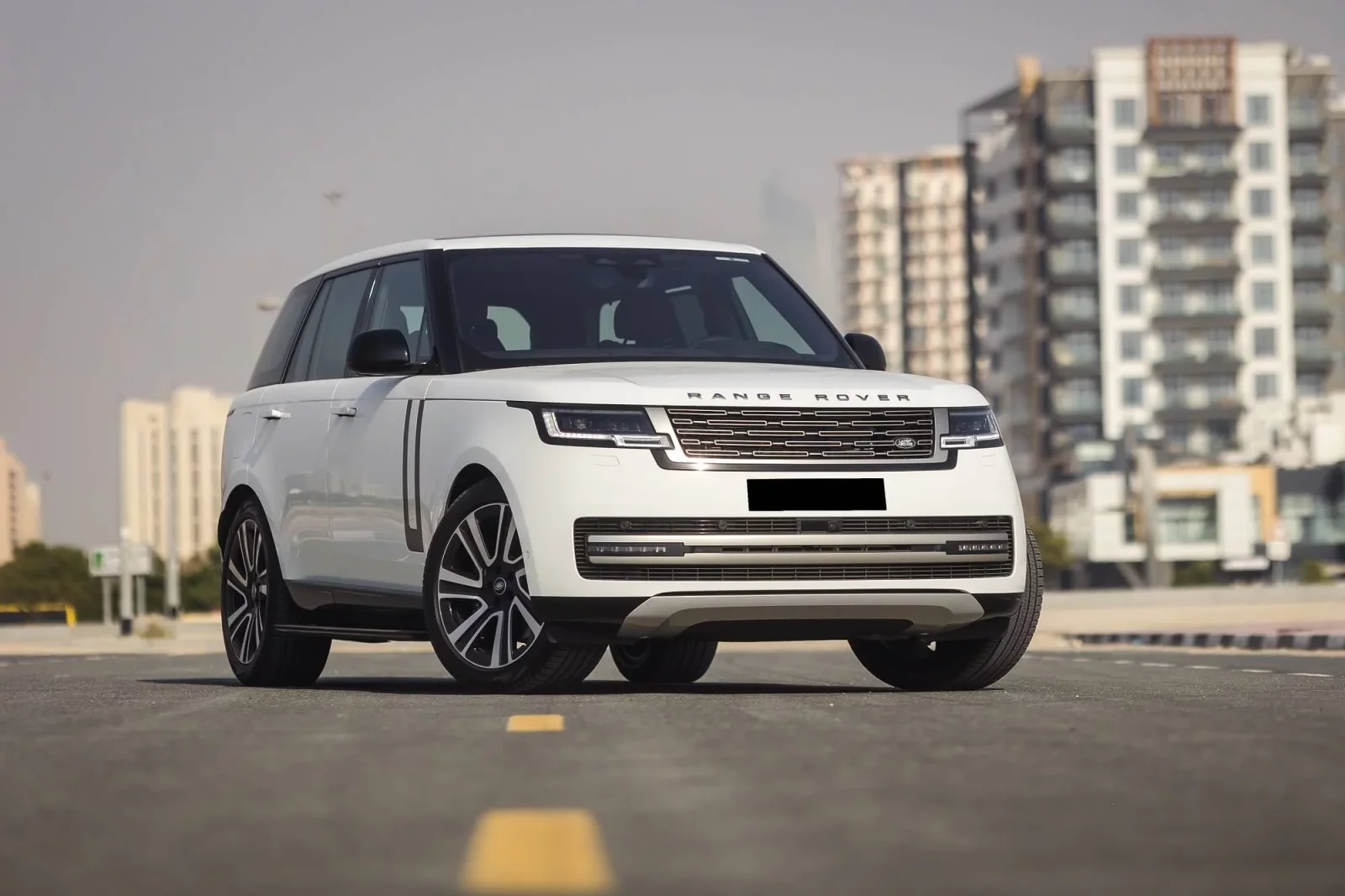Huren Land Rover Range Rover Vogue  Wit 2023 in Dubai - 1 