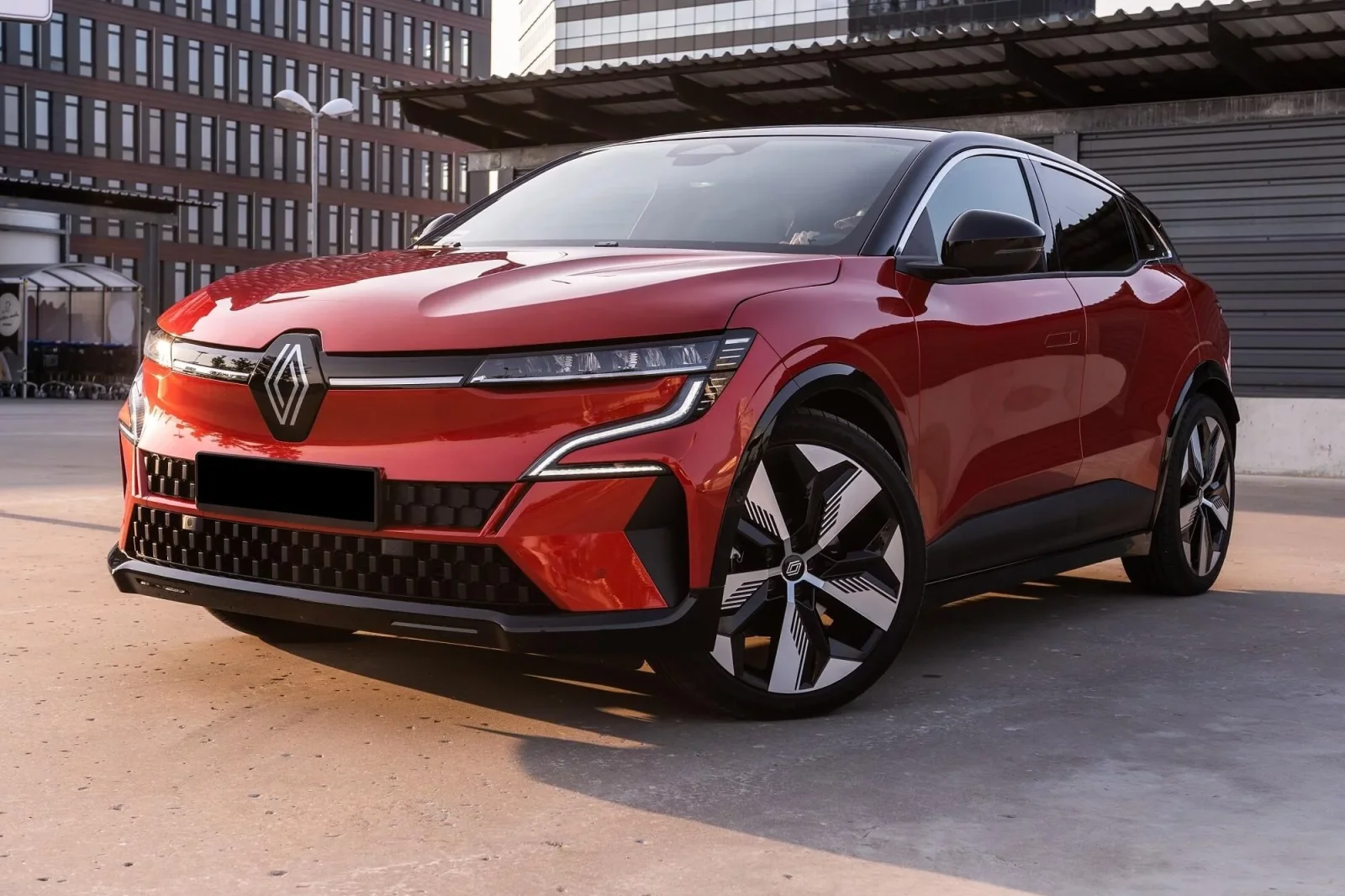 Kiralık Renault Megane E-Tech Kırmızı 2022 içinde Dubai