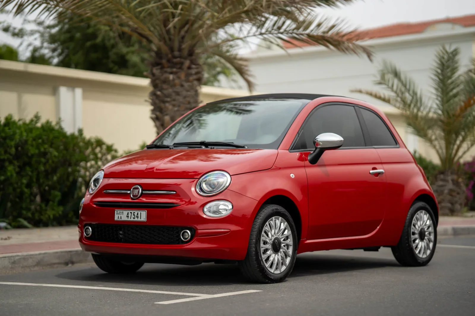 Alquiler Fiat 500 Cabrio Rojo 2023 en Dubái