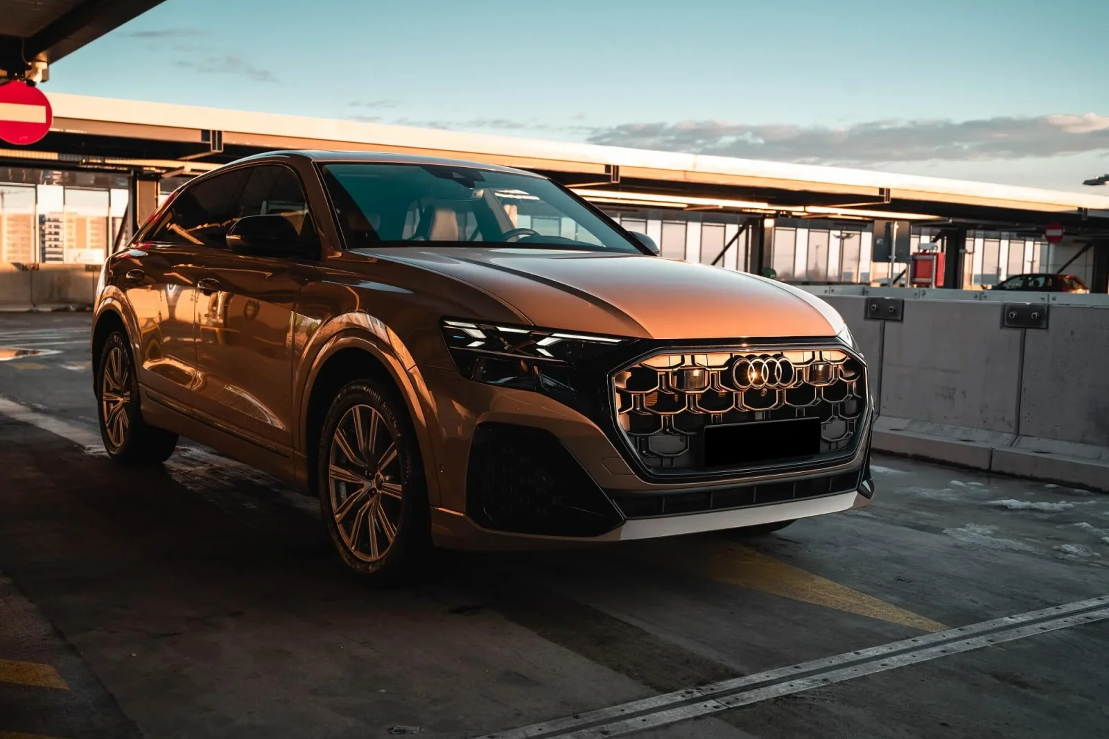 Miete Audi Q8  Beige 2024 in der Dubai