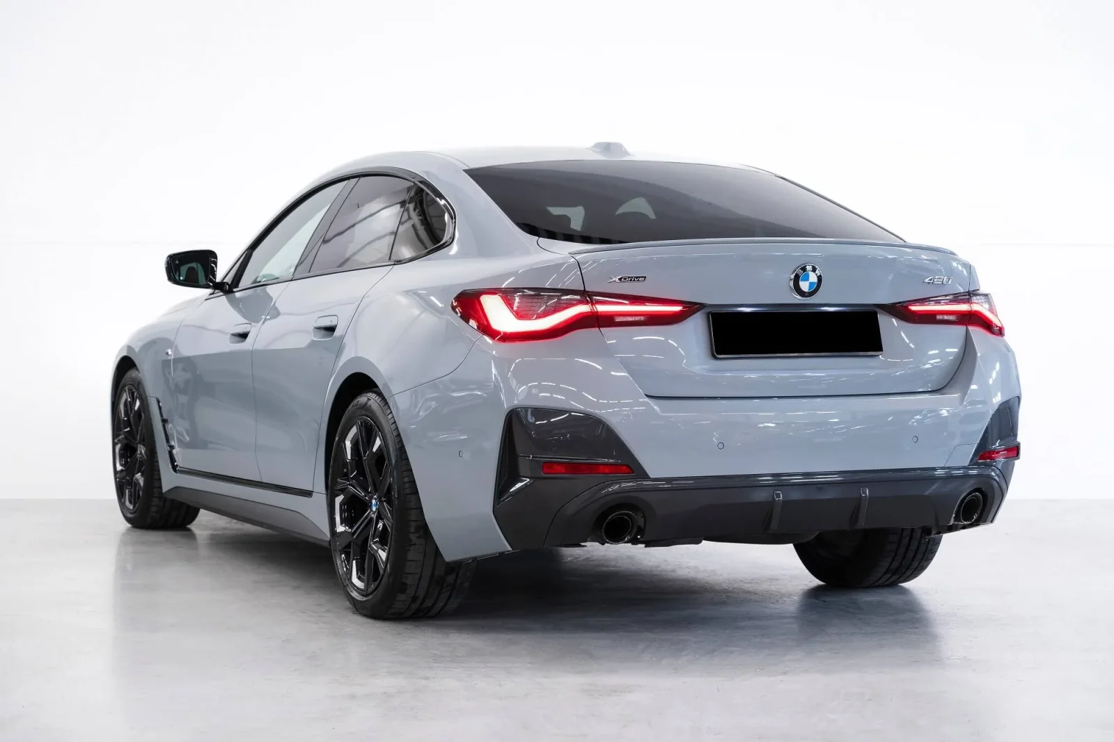 Alquiler BMW 4-Series 430i Gran Coupe Gris 2022 en Dubái - 4 