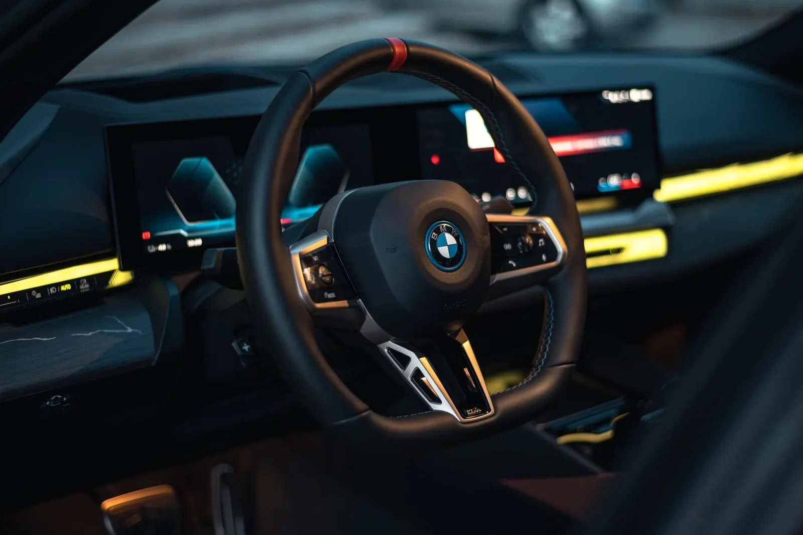 Kiralık BMW 5-Series i5 M60 Gri 2024 içinde Dubai - 5 