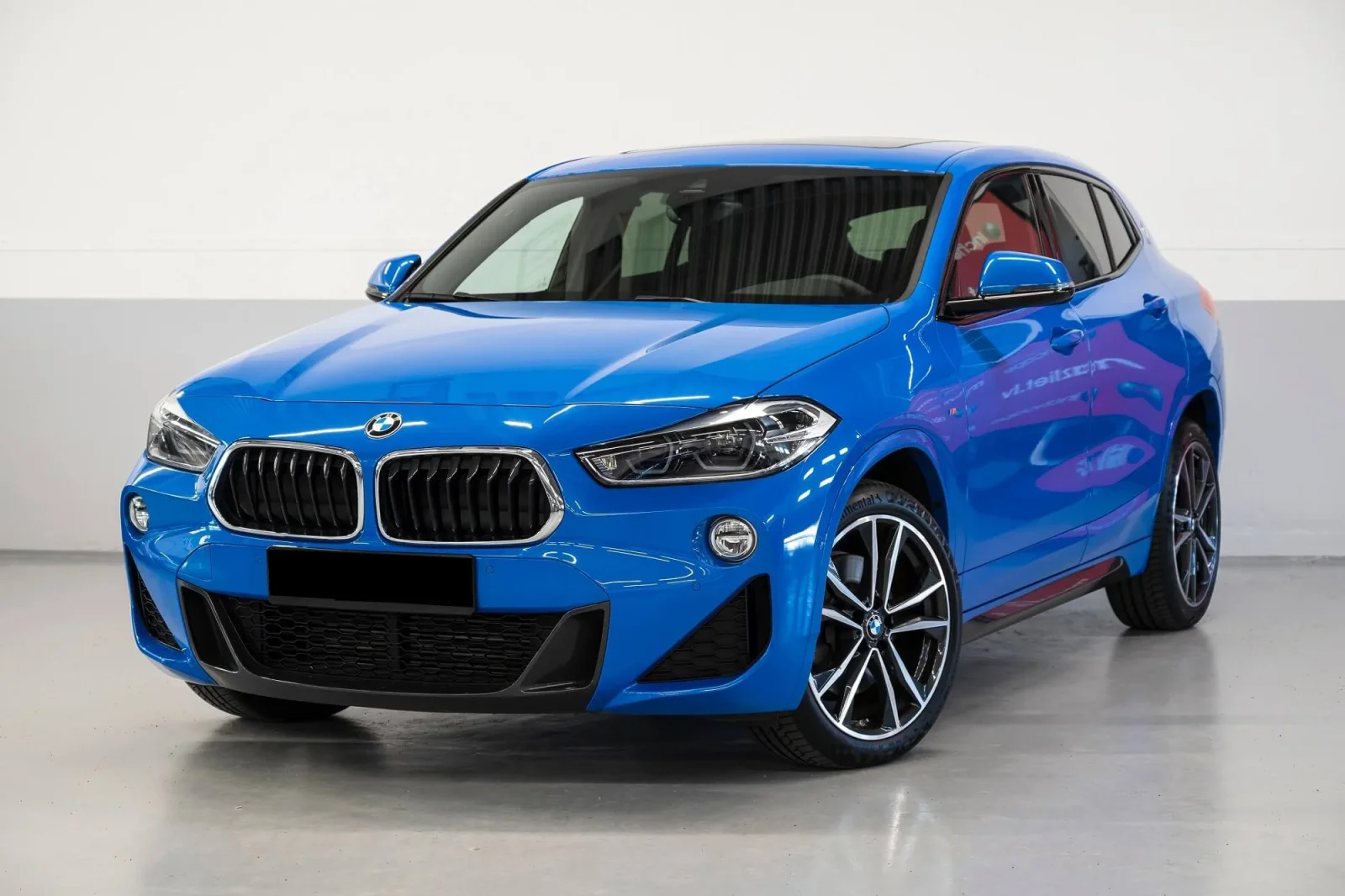 Miete BMW X2  Blau 2022 in der Dubai