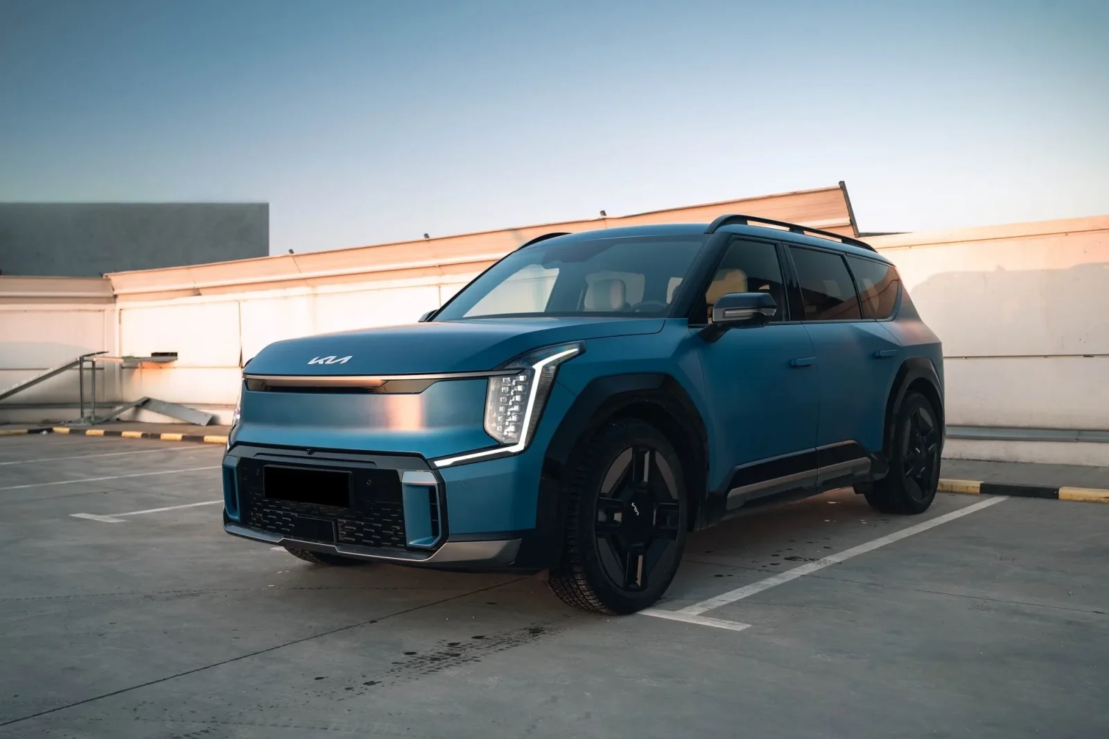 Miete Kia EV9  Blau 2024 in der Dubai