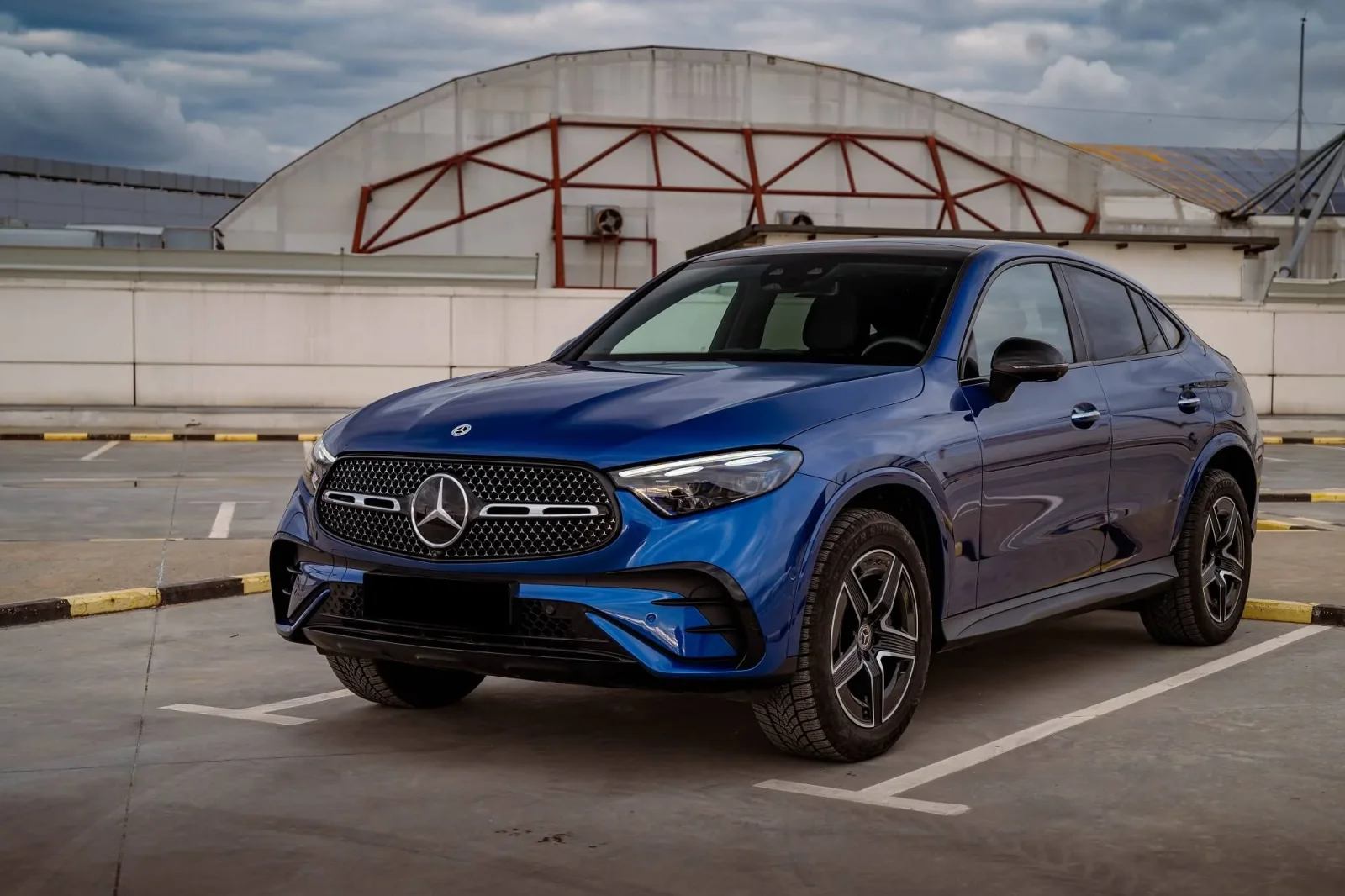 Miete Mercedes-Benz GLC Coupe  Blau 2024 in der Dubai