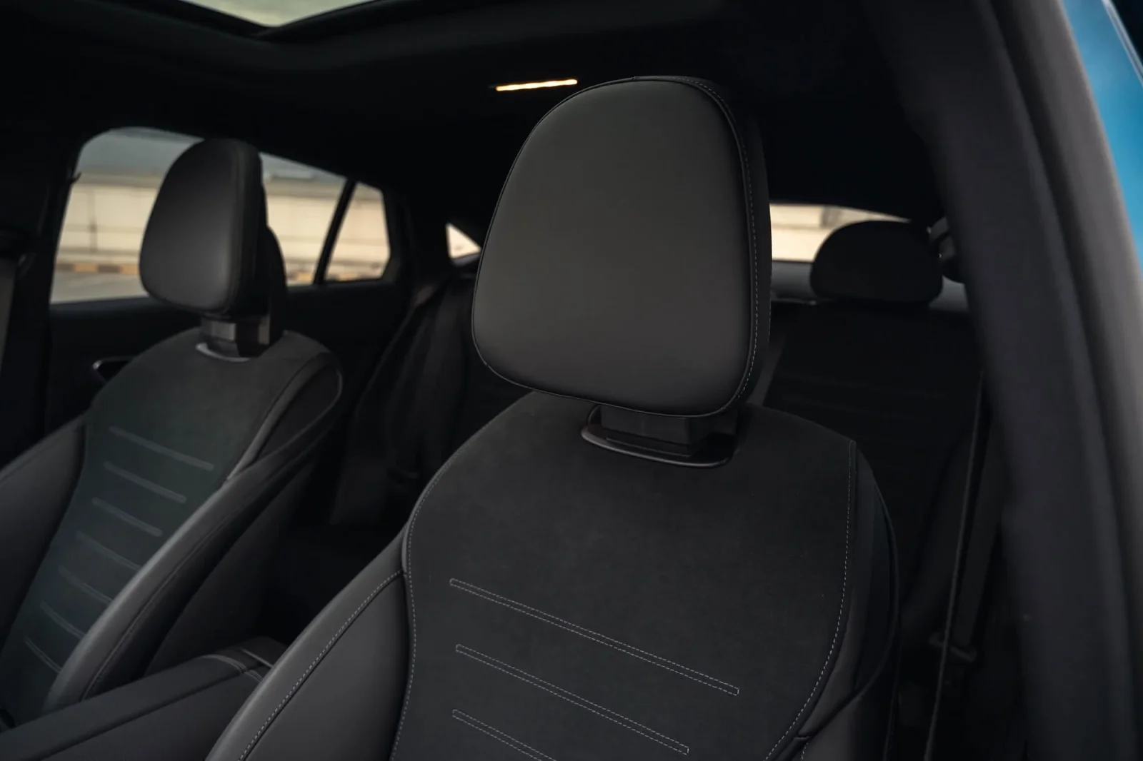 Miete Mercedes-Benz GLC Coupe  Blau 2024 in der Dubai - 5 