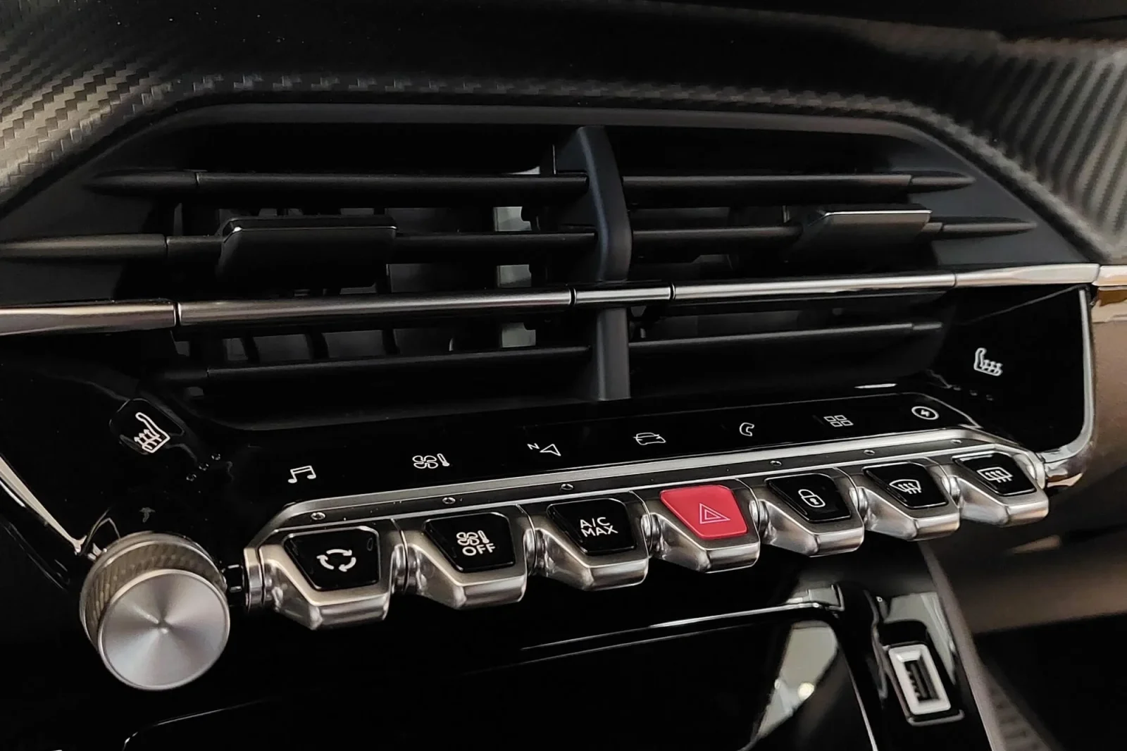 Huren Peugeot 208 GT Geel 2022 in Dubai - 8 