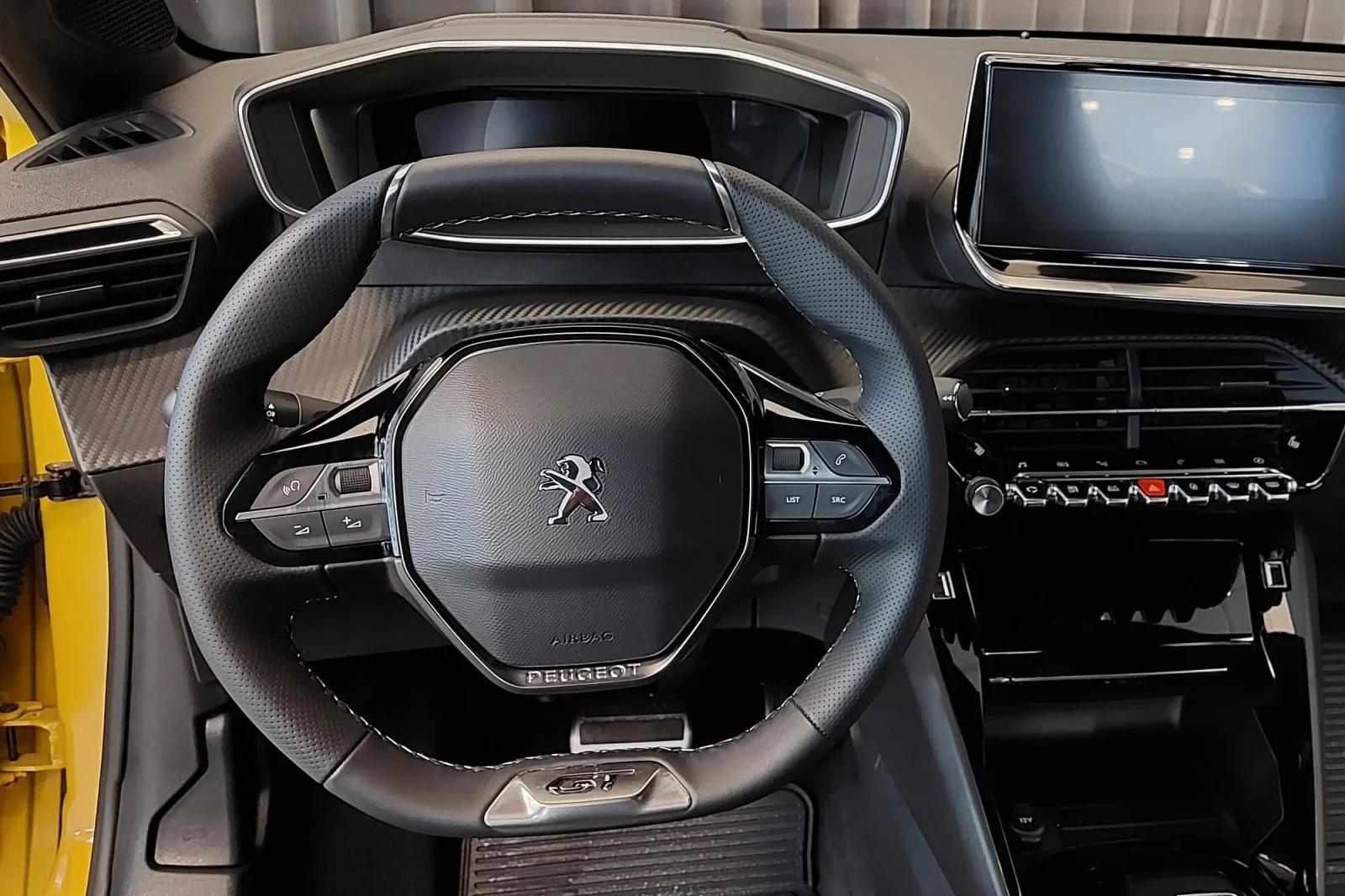 Huren Peugeot 208 GT Geel 2022 in Dubai - 4 