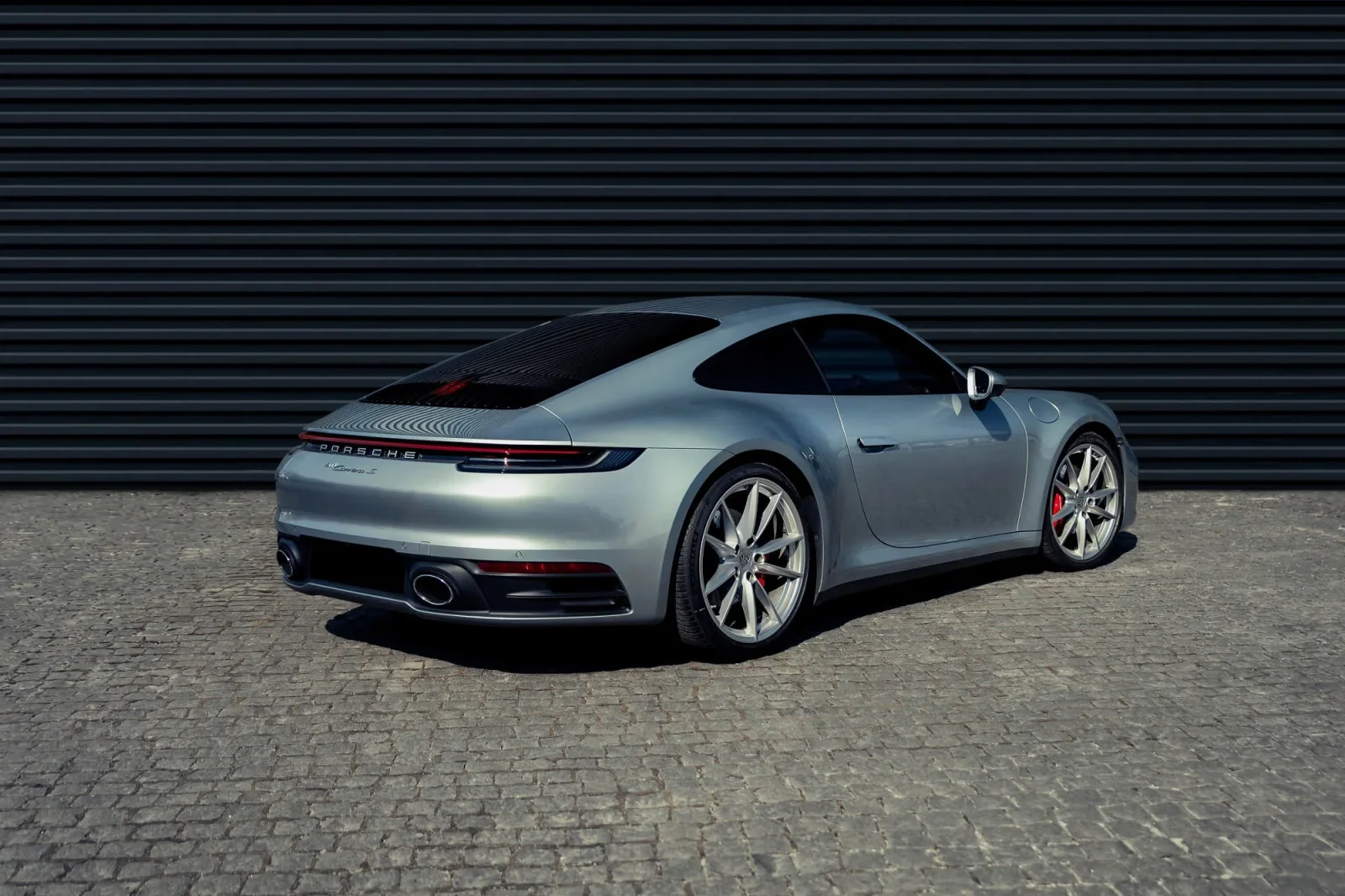 Huren Porsche 911  Zilver 2022 in Dubai - 6 