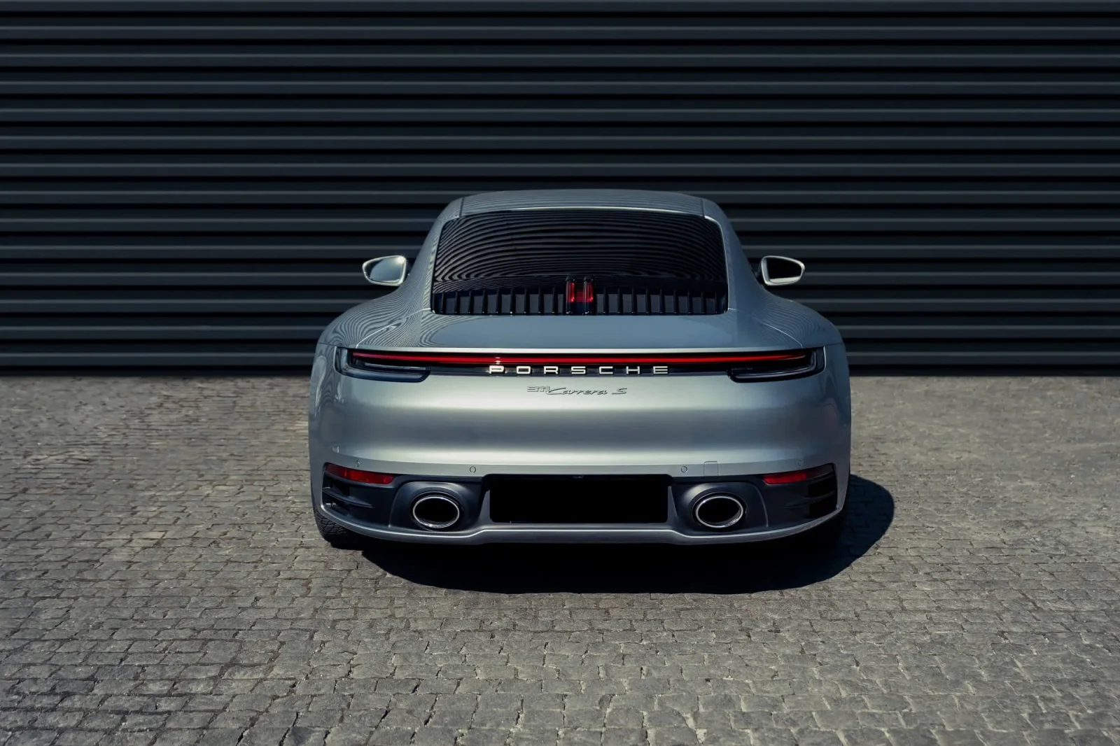 Huren Porsche 911  Zilver 2022 in Dubai - 4 