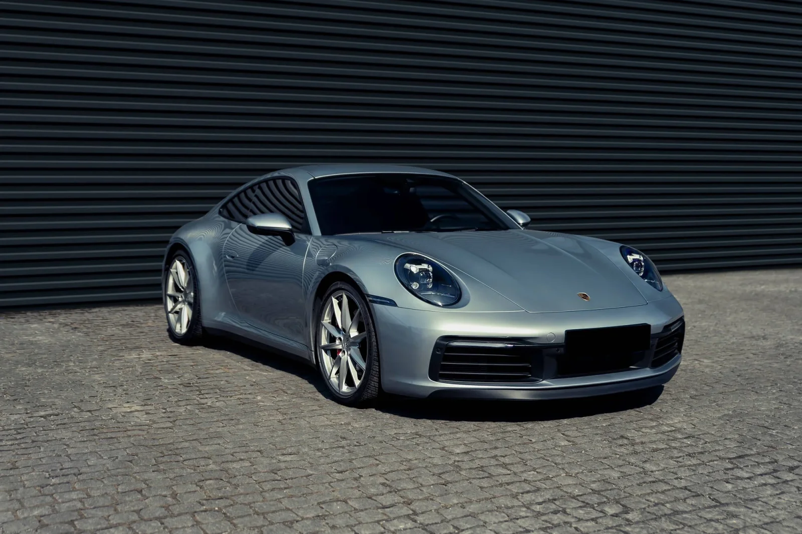 Huren Porsche 911  Zilver 2022 in Dubai - 2 
