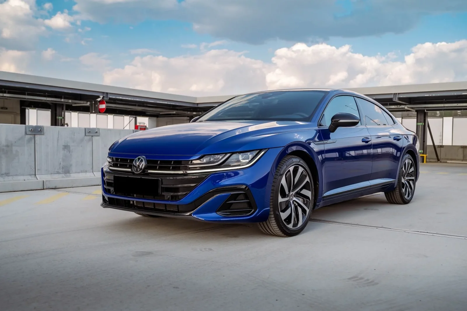 Alquiler Volkswagen Arteon  Azul 2023 en Dubái