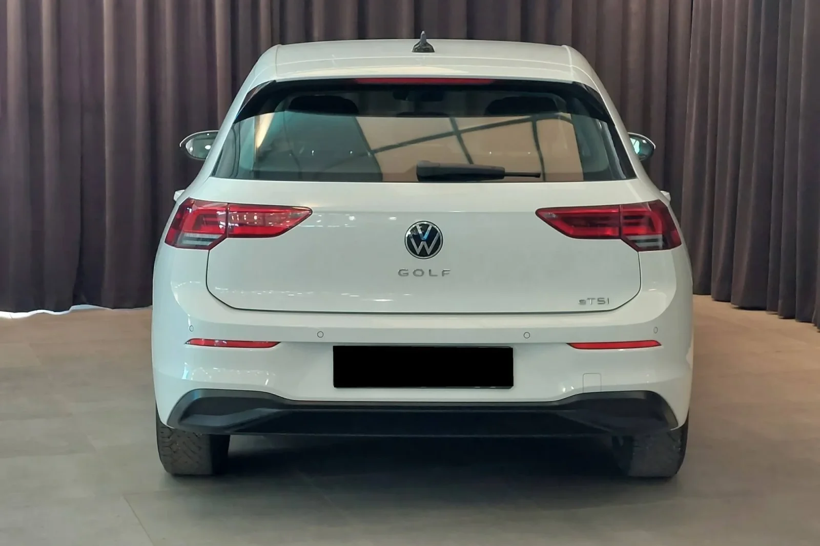 Kiralık Volkswagen Golf  Beyaz 2022 içinde Dubai - 3 