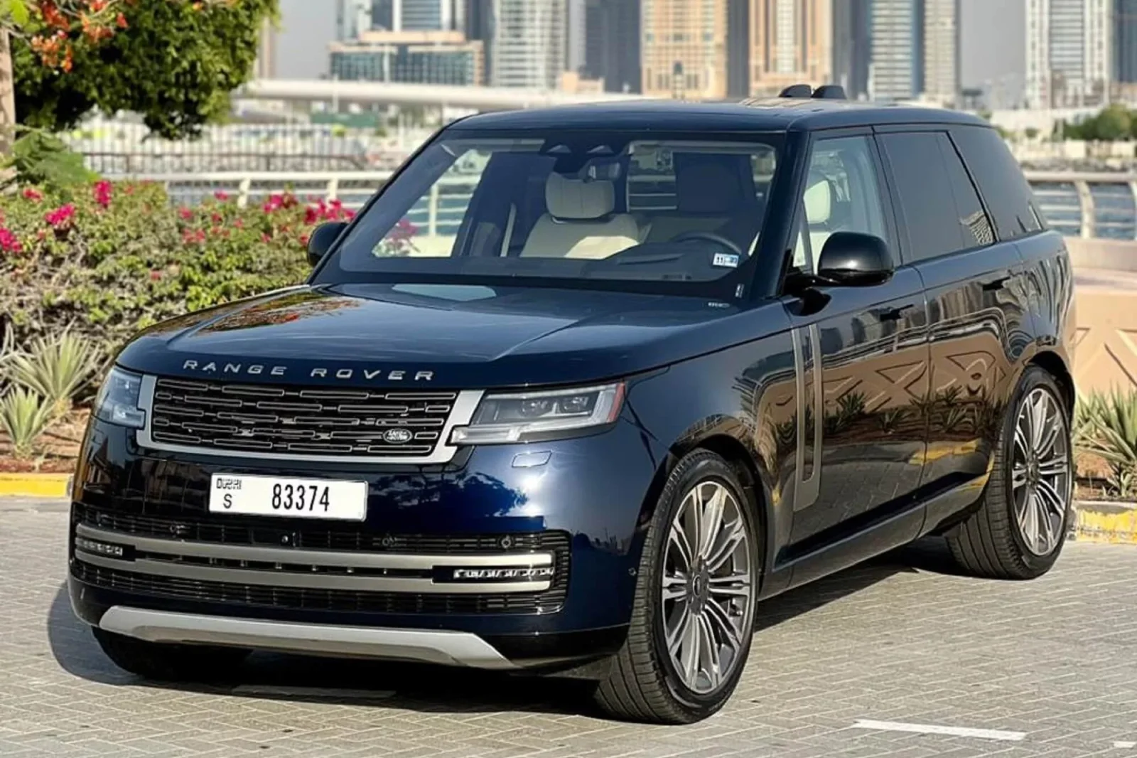 Miete Land Rover Range Rover Vogue  Blau 2023 in der Dubai