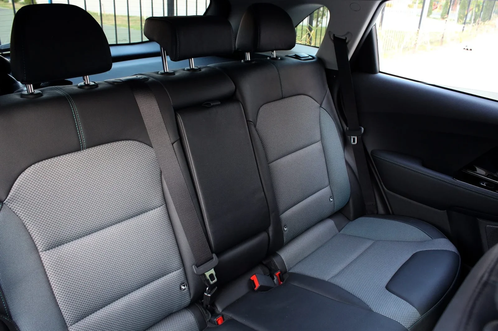 Miete Kia Niro EV Schwarz 2022 in der Dubai - 4 