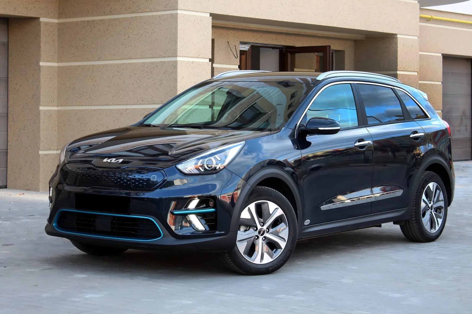 Alquiler Kia Niro EV Negro 2022 en Dubái