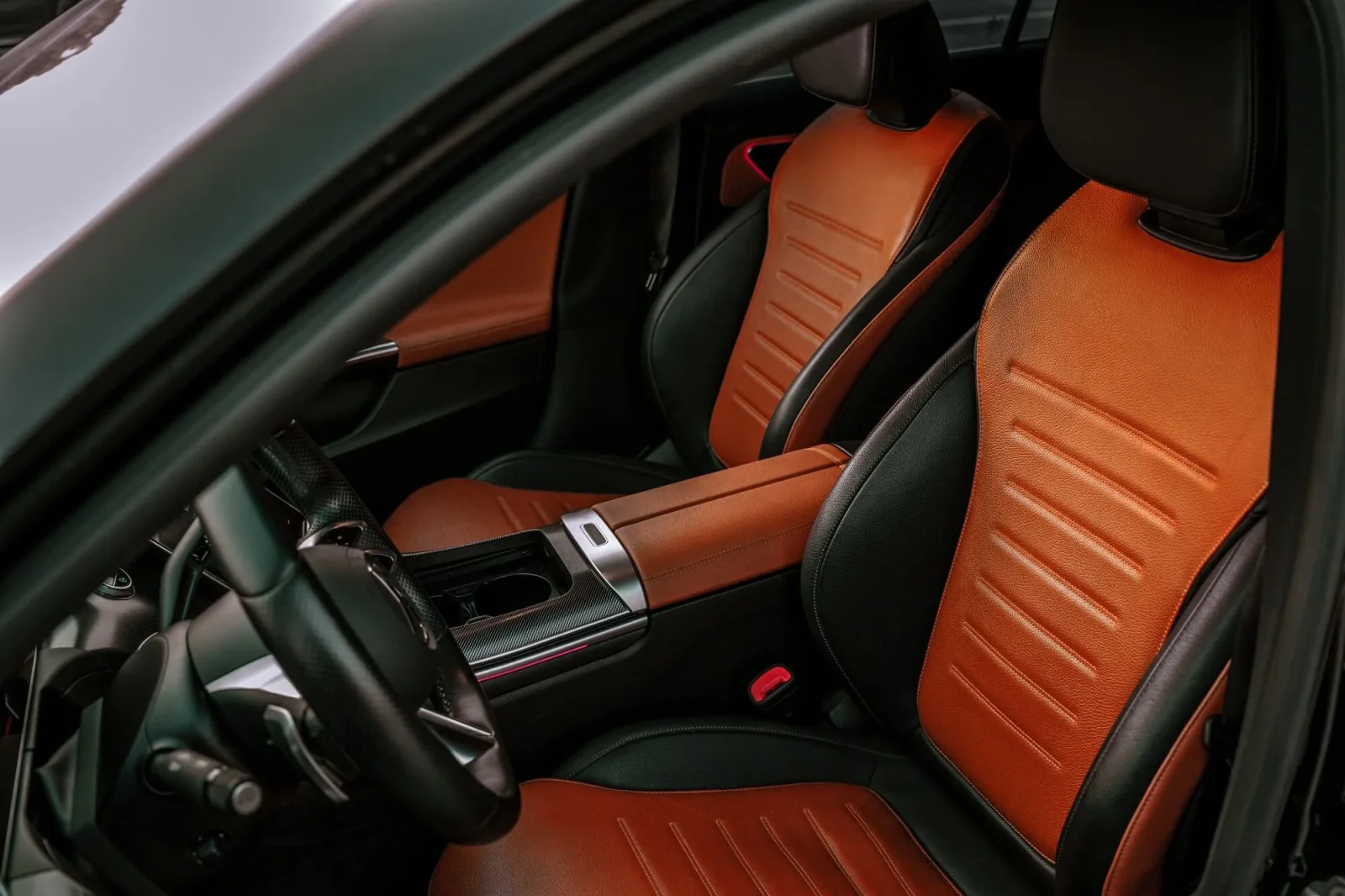 Huren Mercedes-Benz C-Class  Zwart 2022 in Dubai - 3 