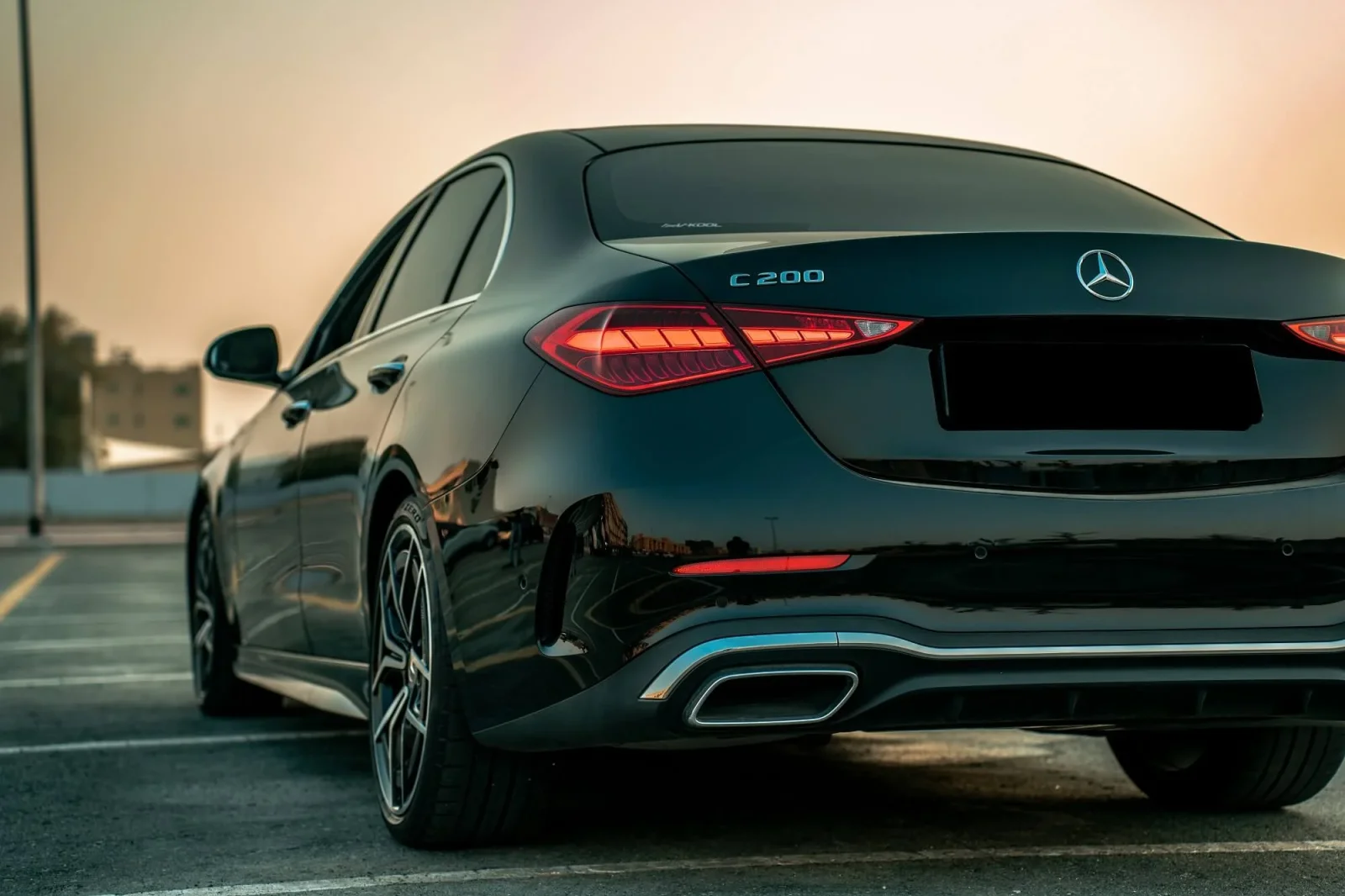 Huren Mercedes-Benz C-Class  Zwart 2022 in Dubai - 4 