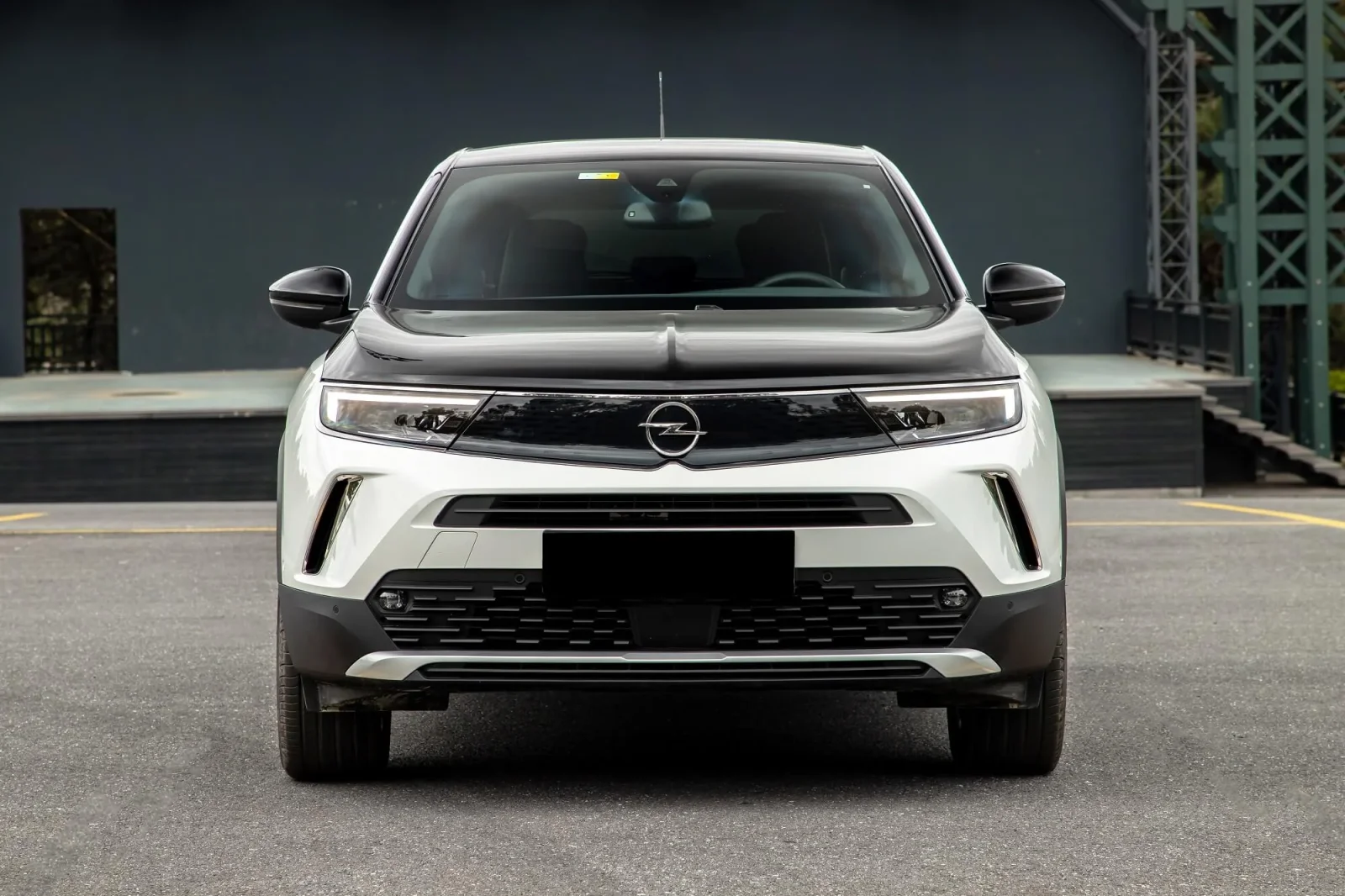 Kiralık Opel Mokka  Beyaz 2022 içinde Dubai - 4 