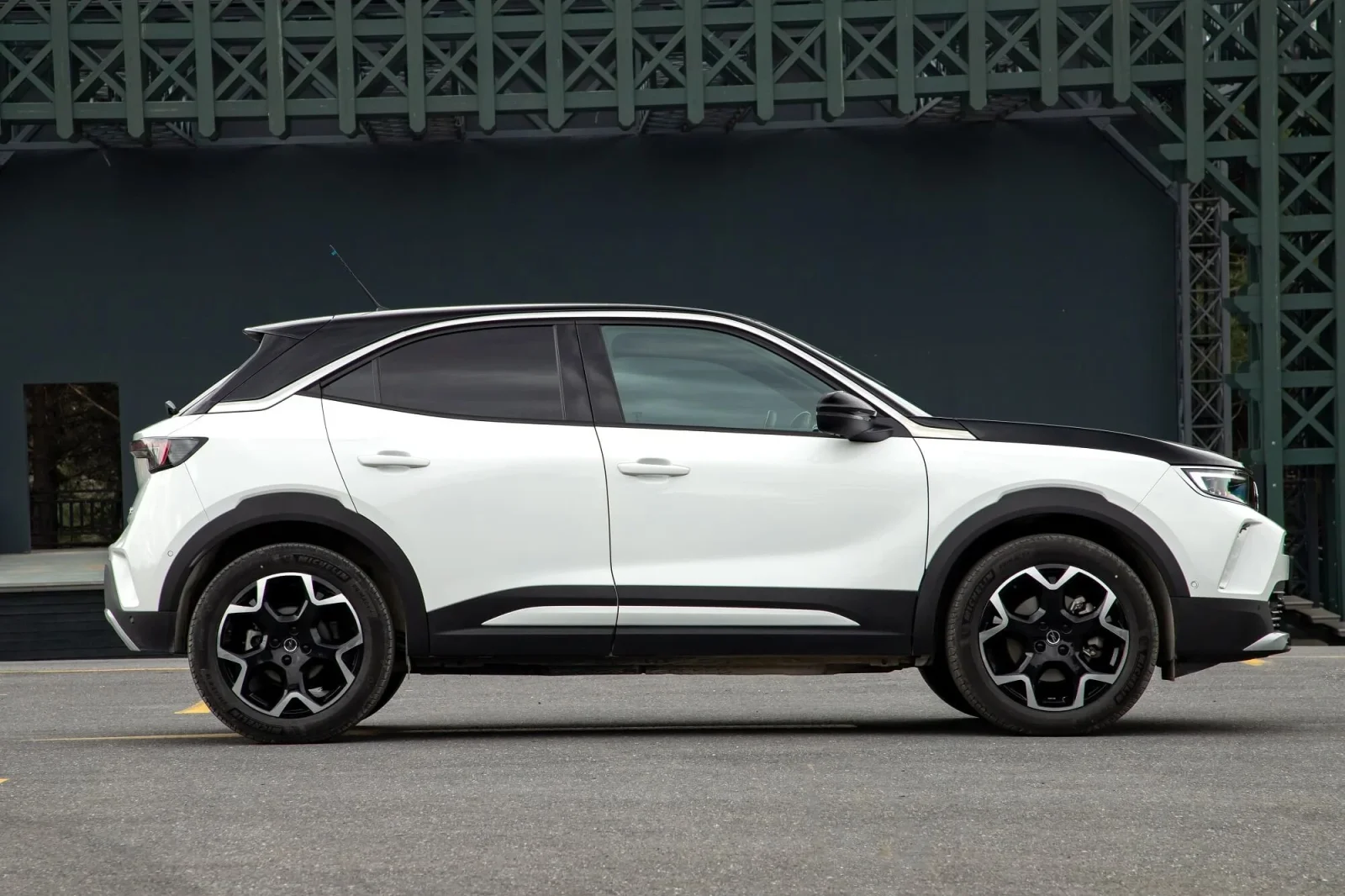 Kiralık Opel Mokka  Beyaz 2022 içinde Dubai - 2 