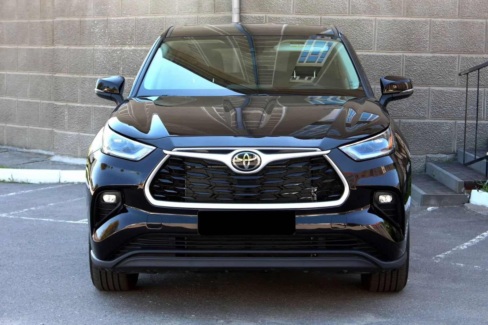 Kiralık Toyota Highlander  Siyah 2022 içinde Dubai - 6 