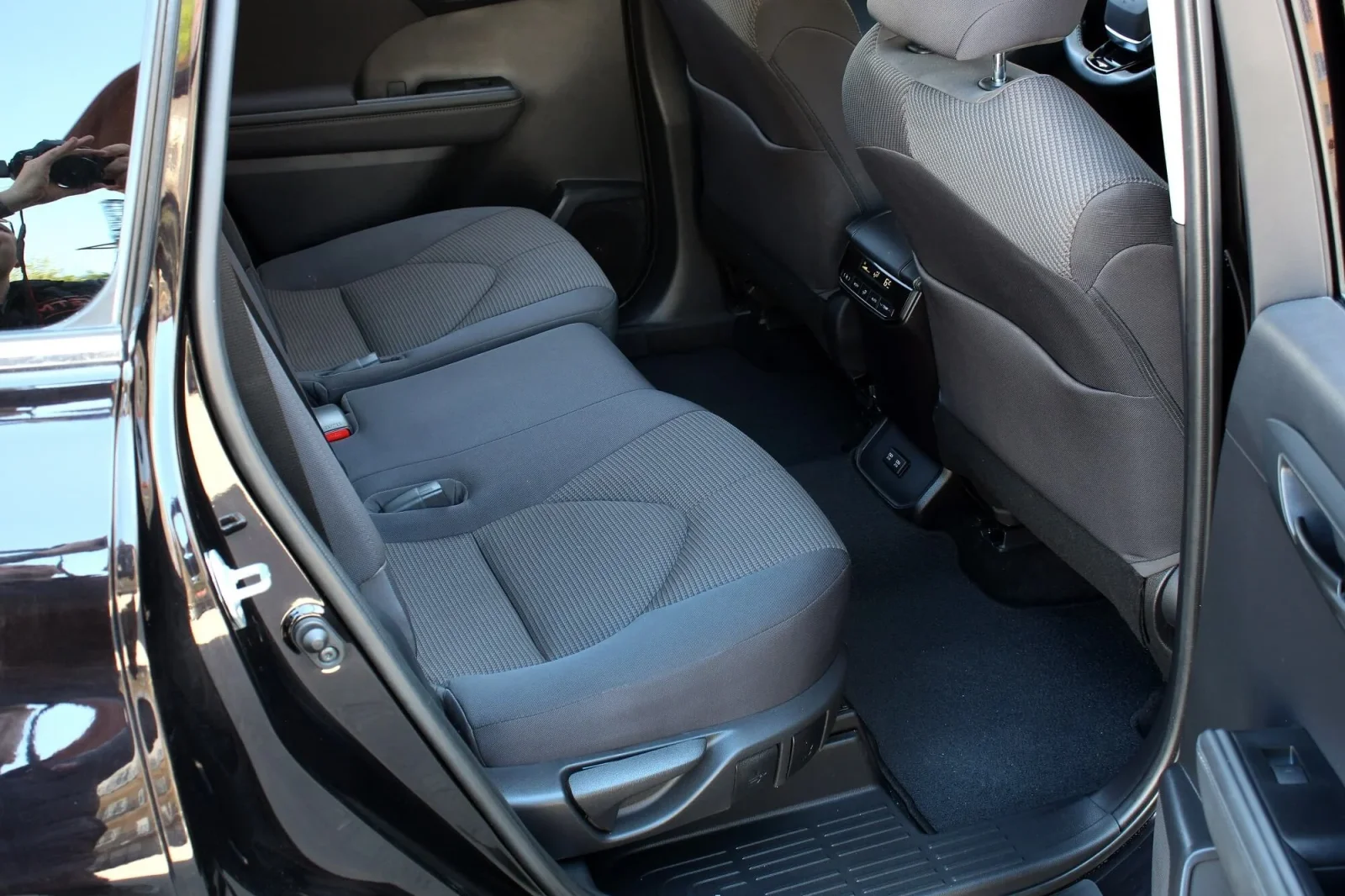 Kiralık Toyota Highlander  Siyah 2022 içinde Dubai - 4 