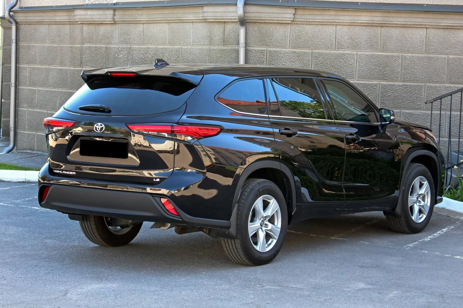 Kiralık Toyota Highlander  Siyah 2022 içinde Dubai - 2 